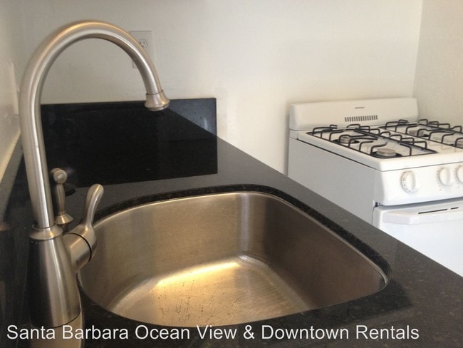 Building Photo - Studio, 1 bath Apartment - 711 De La Vina
