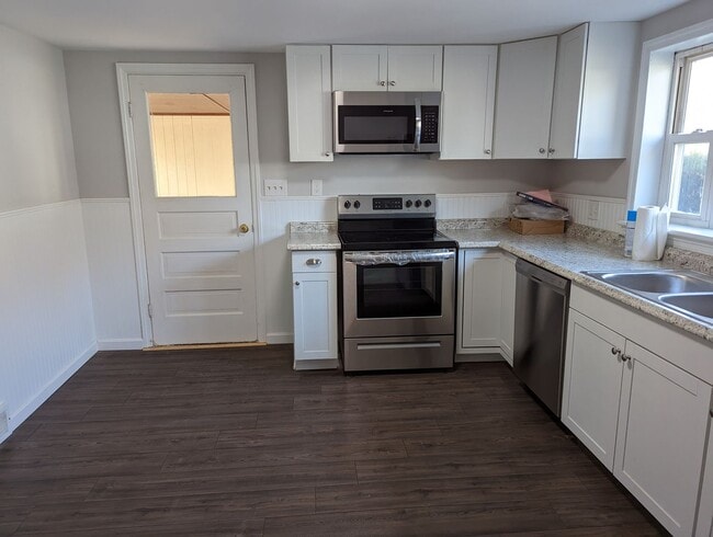 Building Photo - Single Family Home For Rent