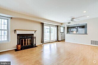 Building Photo - 2429 S Walter Reed Dr