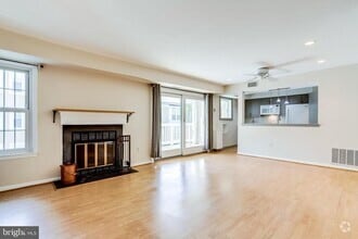Building Photo - 2429 S Walter Reed Dr