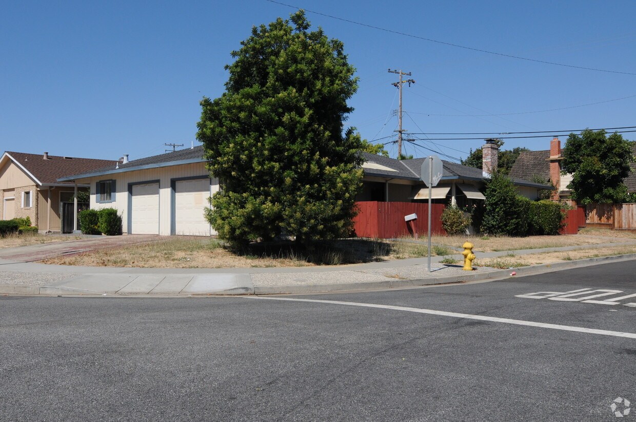 Building Photo - 3101 Laneview Dr