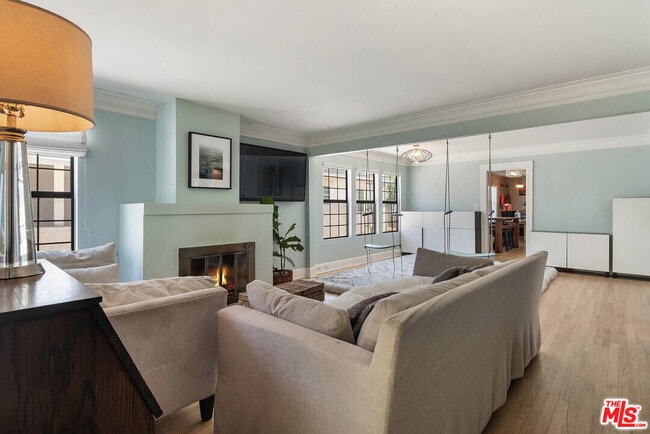 Building Photo - 1518 N Stanley Ave