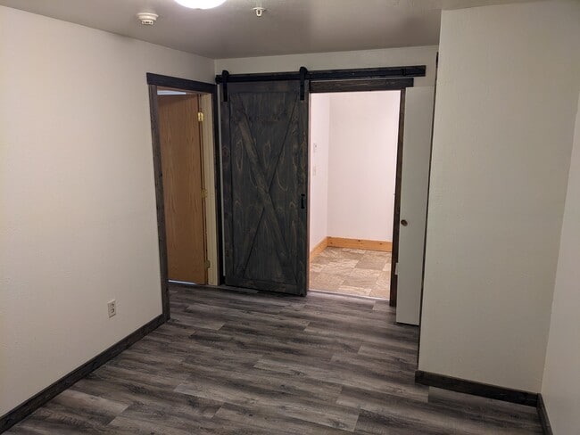 Building Photo - 1122 Roth Ln