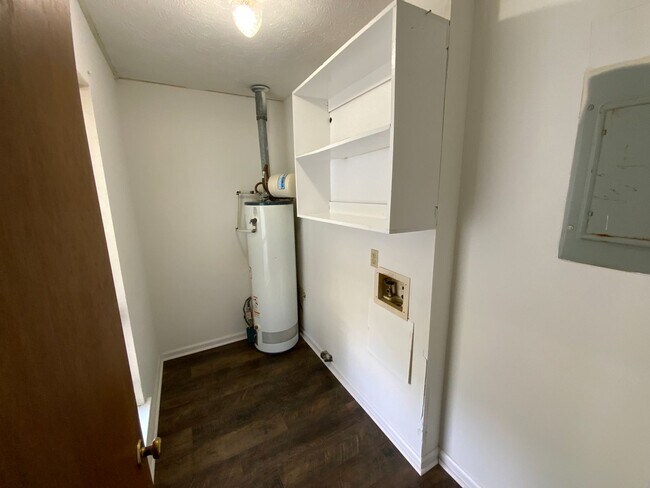 Building Photo - 607 Trove Drive