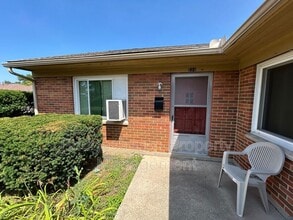 Building Photo - 530 Mossoak Dr