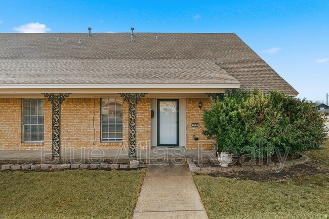 Building Photo - 702 Skyline Dr