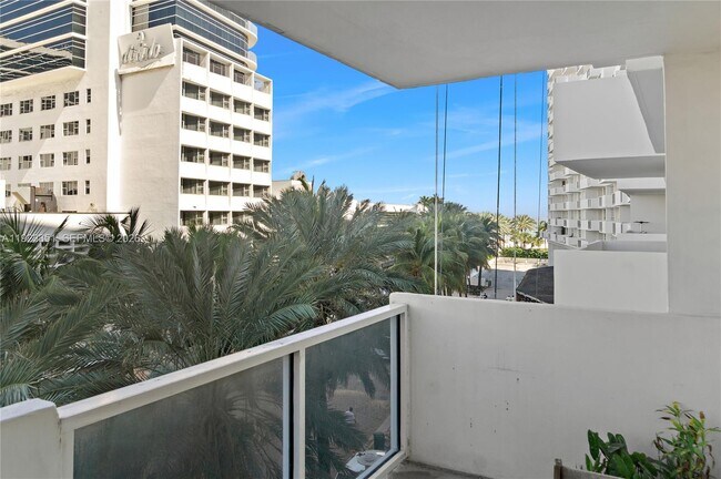 Foto del edificio - 100 Lincoln Rd