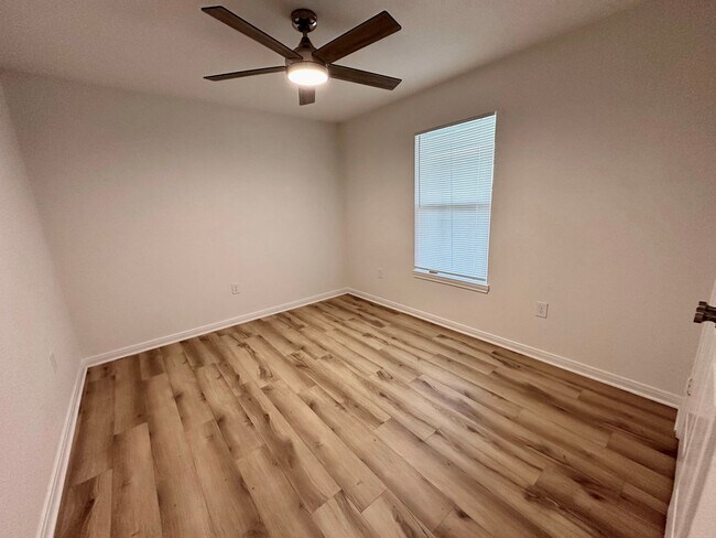 Foto del edificio - 116-118-118 W Gruver Cir