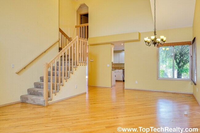 Building Photo - Charming 3 BD | 2.5 BTH Single Family Home In Deerfield Neighborhood! Great Location & Quiet Neig...