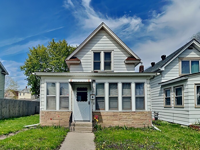 Primary Photo - LEASING SPECIAL!! Cozy 2 Bedroom, 1 Bathro...