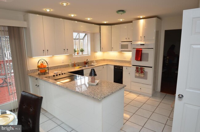 Foto del edificio - 8452 Broken Arrow Ct
