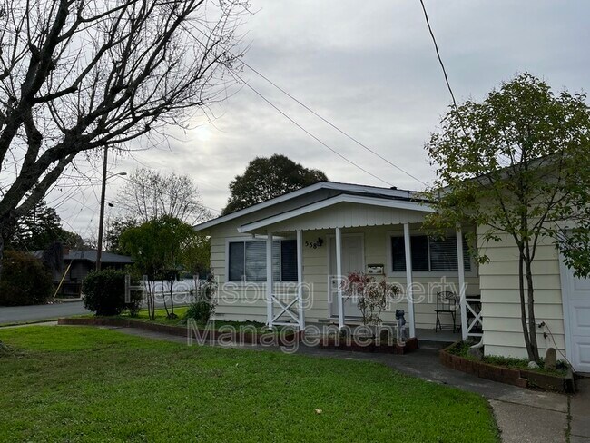 Building Photo - 558 Powell Ave