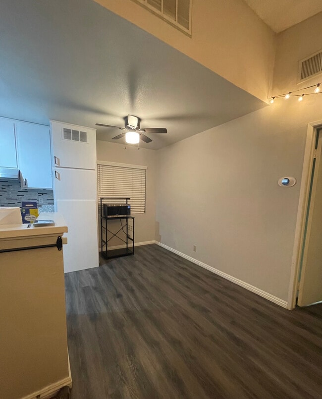 Dining - 8463 De Soto Ave