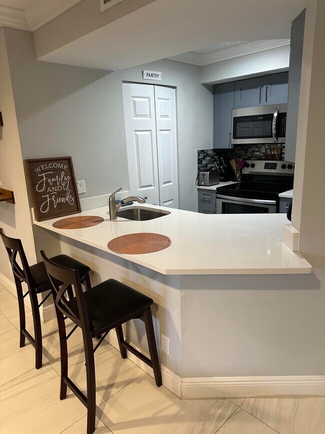 Foto del edificio - 12725 Shoreline Dr