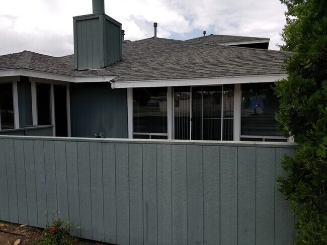 Building Photo - 1005 Brinkby Ave
