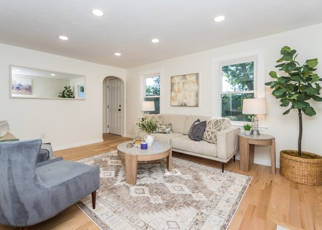 Building Photo - 23 Cheney St