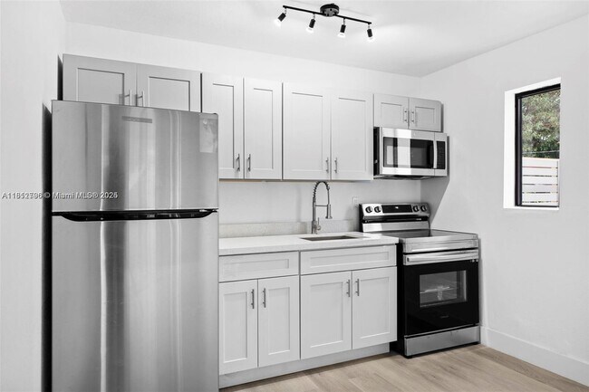Foto del edificio - 37 NW 59th St