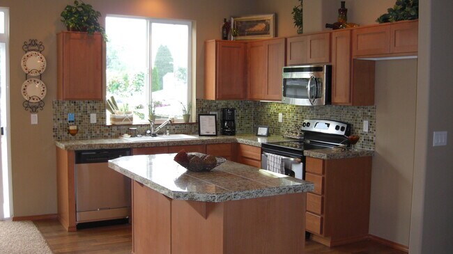 Building Photo - Duplex Condo Available for move in!