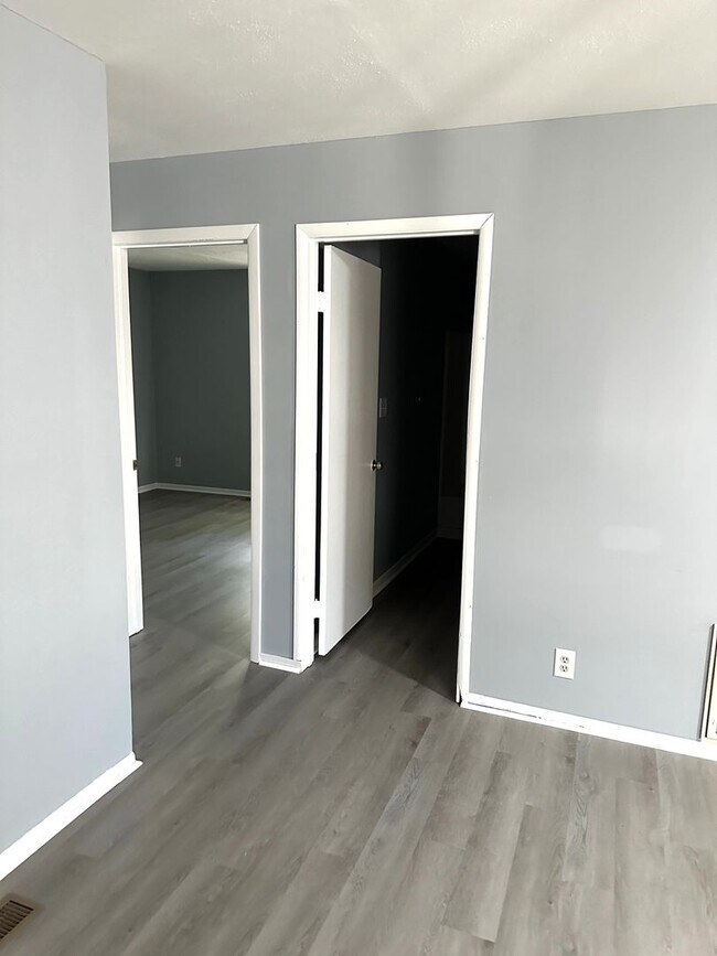 Foto del edificio - 257-259 W Elm St.