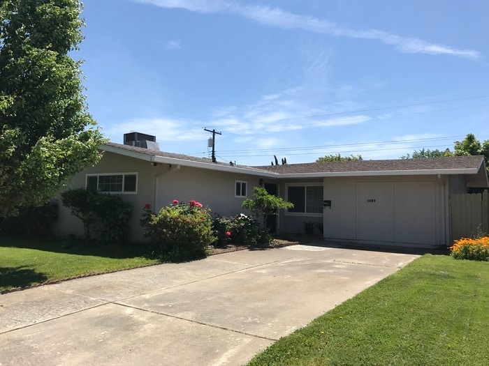 Building Photo - 3 bedroom 1 bathroom home located in Sacra...