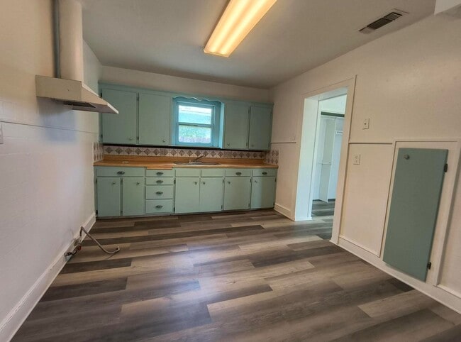 Building Photo - CUTE 2 bedroom, 1 bath home AVAILABLE NOW!