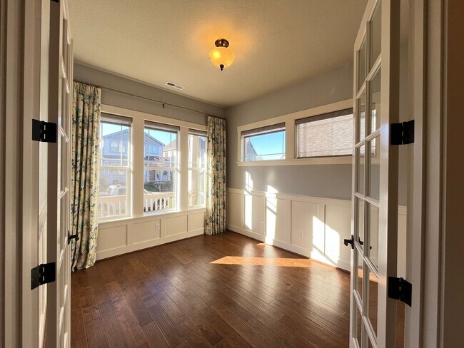 Foto del edificio - Gorgeous Craftsman House 4 Bed 2.5 Bath + Den w/ 2909 Sqft - Washer/Dyer, A/C and More!