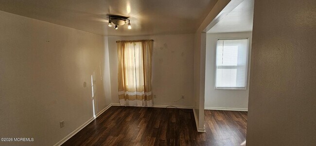 Building Photo - 402 W Green St