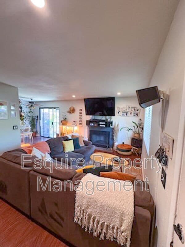 Foto del edificio - 646 Orwell Ln