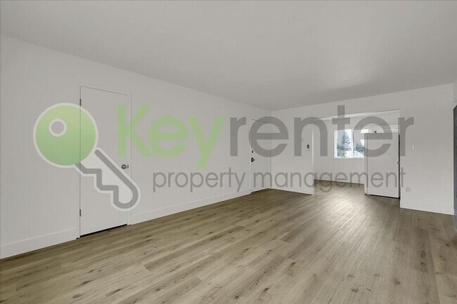 Foto del edificio - 5730 Falconer Way