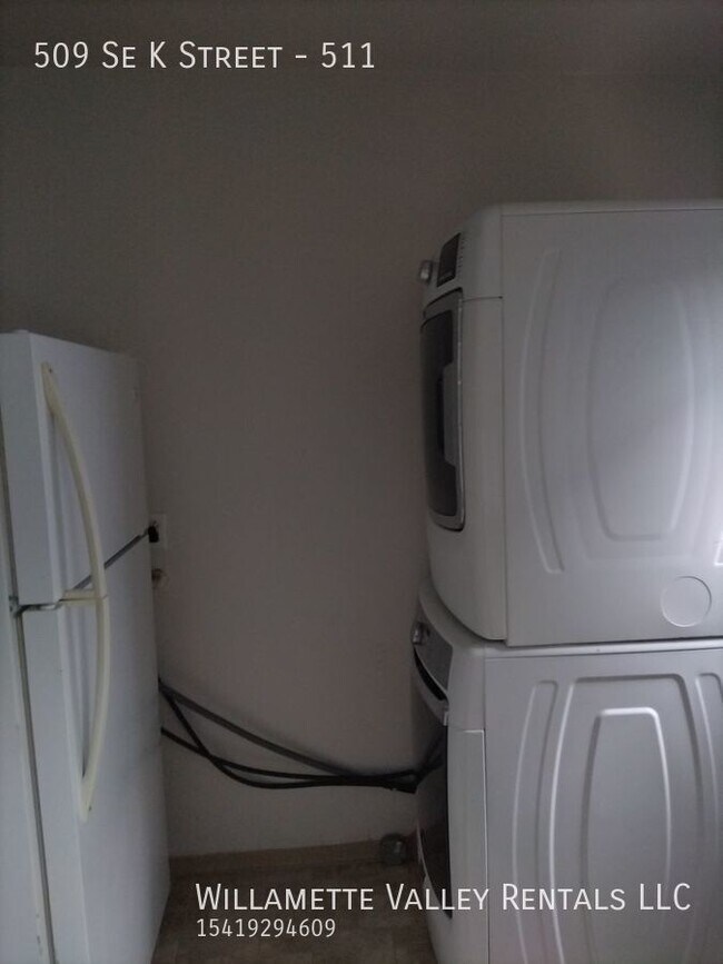 Building Photo - Newly renovated 2bdrm/1bath duplex in Gran...