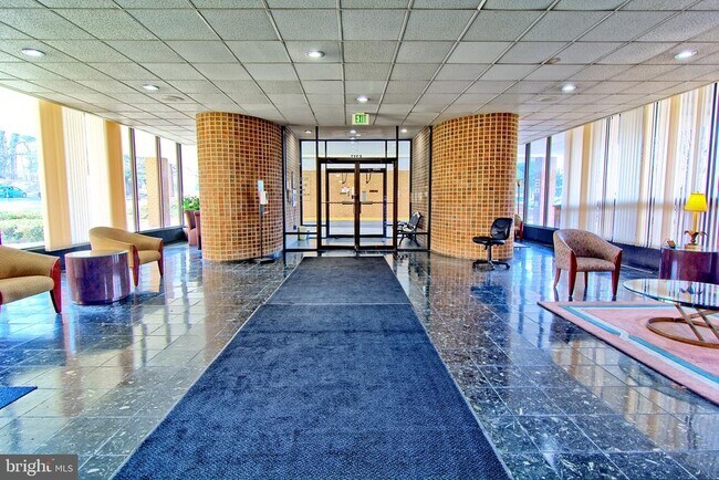Foto del edificio - 6317 Park Heights Ave