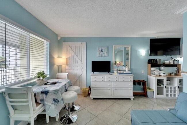 Foto del edificio - 445 S Gulfview Blvd