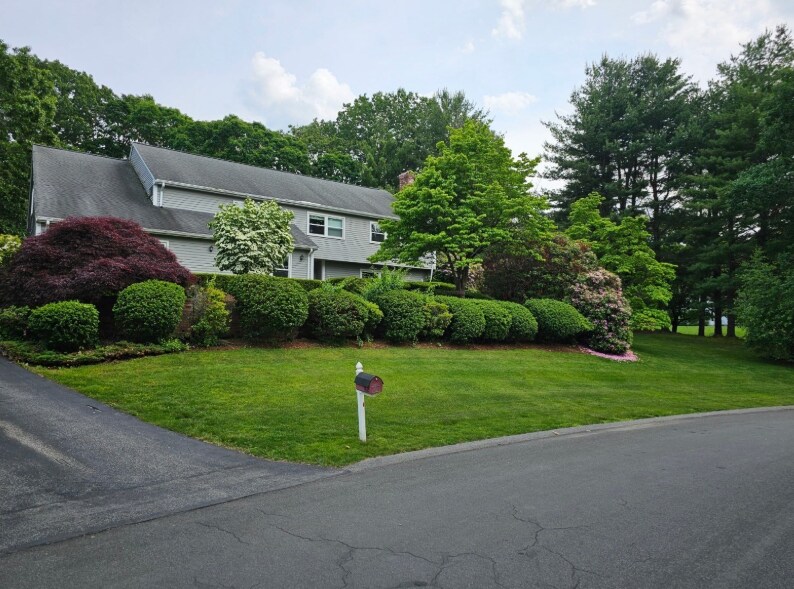 Foto principal - 162 E Emerson Rd