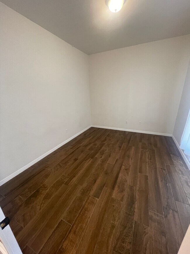 Foto del edificio - Beautiful 3 bedroom, 2 bath w/ Office off ...