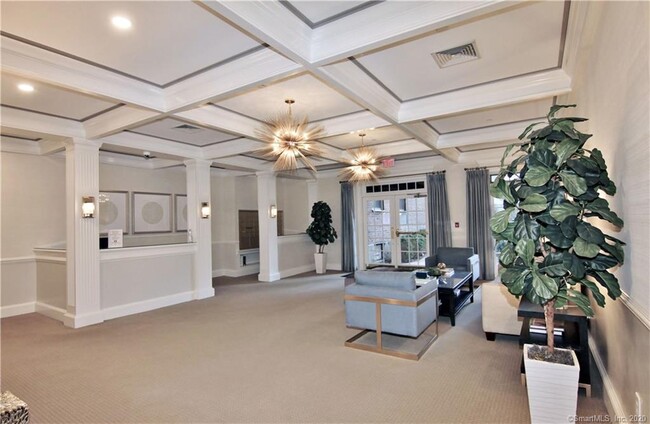 Building Photo - 25 W Elm St