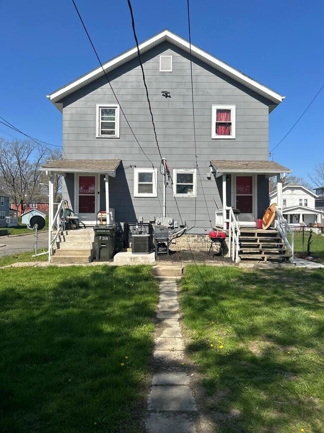 Building Photo - 736 Seymour Ave