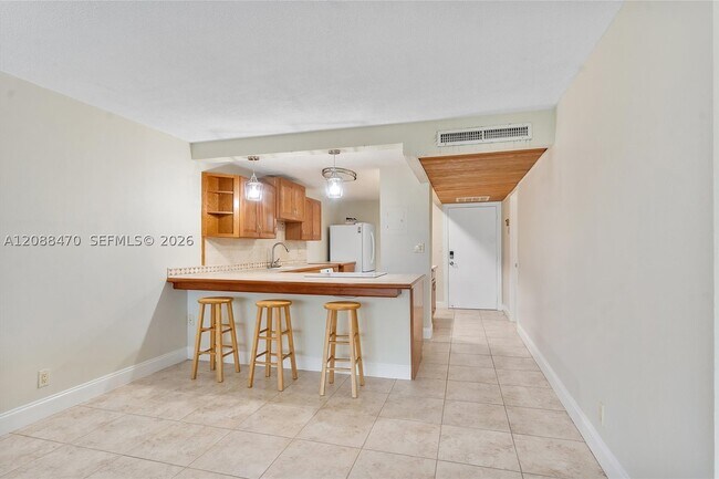 Building Photo - 4 Royal Palm Way