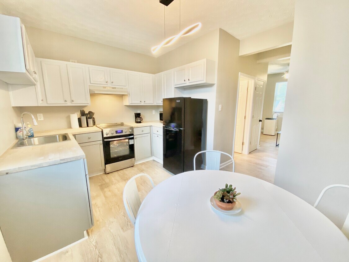 Foto principal - 128 N Traub Ave
