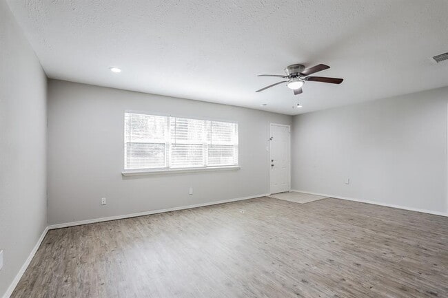 Building Photo - 3607 Dawnwood Dr