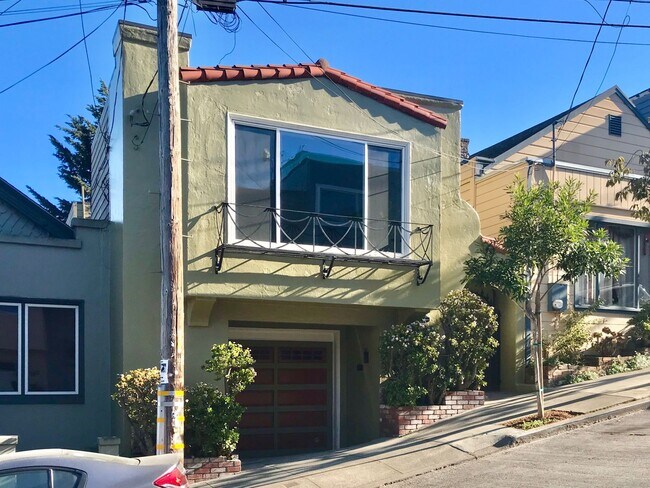 Foto del edificio - Bernal Hts. 2Br/1.5Ba Home w/Fab City View...