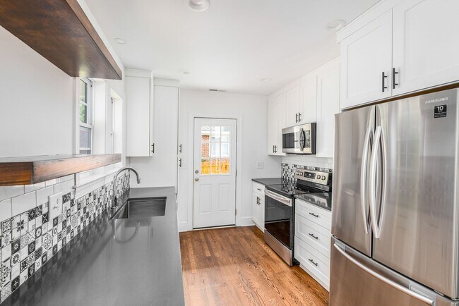 Building Photo - Stunning Home Duke Park Neighborhood: Avai...