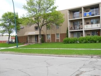 Primary Photo - 1075 Andrews St