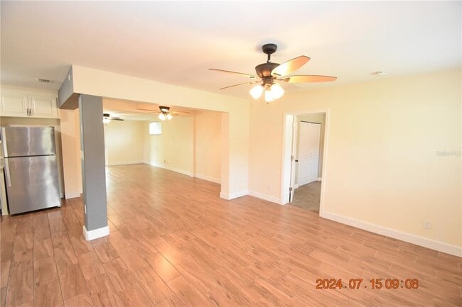 Building Photo - 417 Country Club Dr