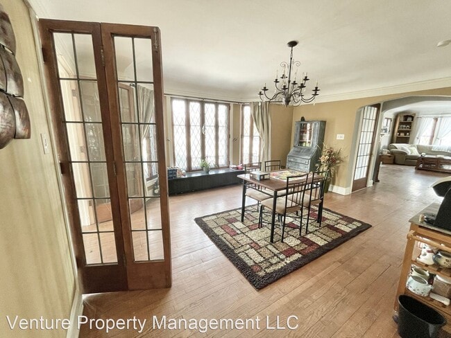 Building Photo - 4 br, 3.5 bath House - 2474 N Lake Drive
