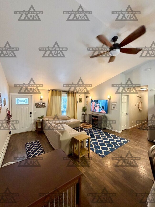 Building Photo - 3BR Home in North Pole | Fenced Yard/Pet Friendly + Garage | Available June 15