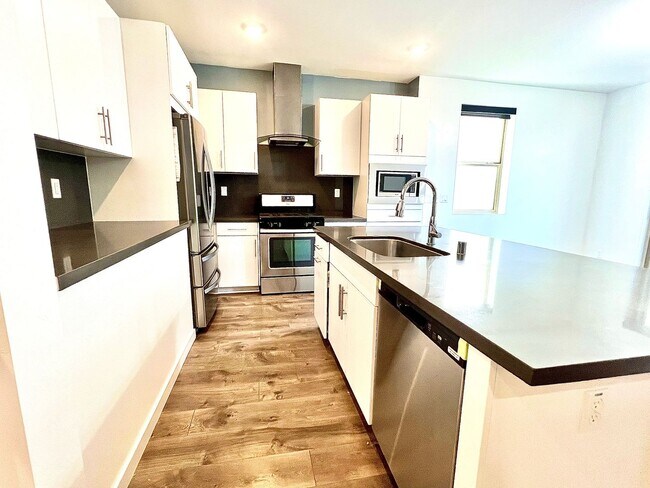 Foto del edificio - Beautiful 2 Bedroom 2 Bath at the Mills on...