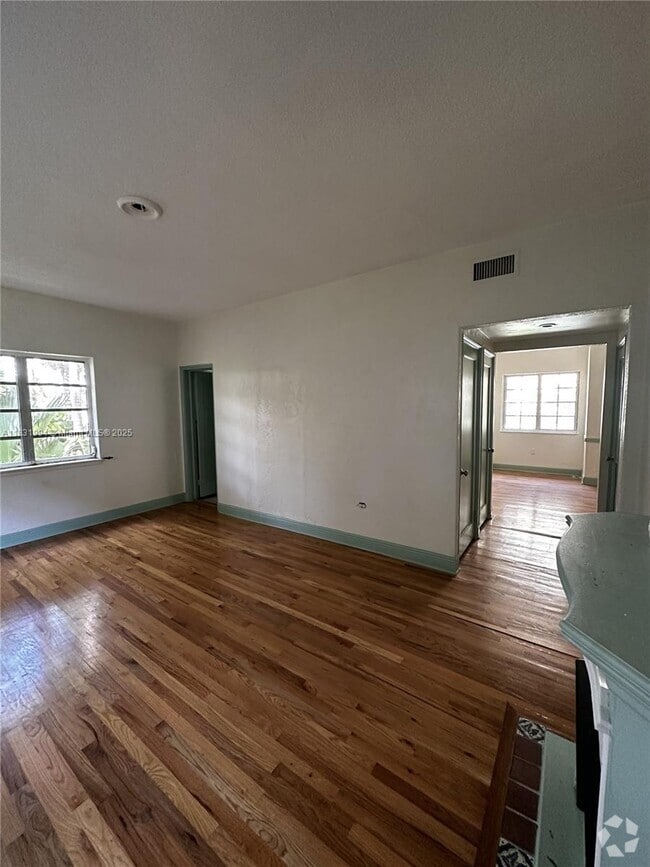 Building Photo - 1560 Jefferson Ave