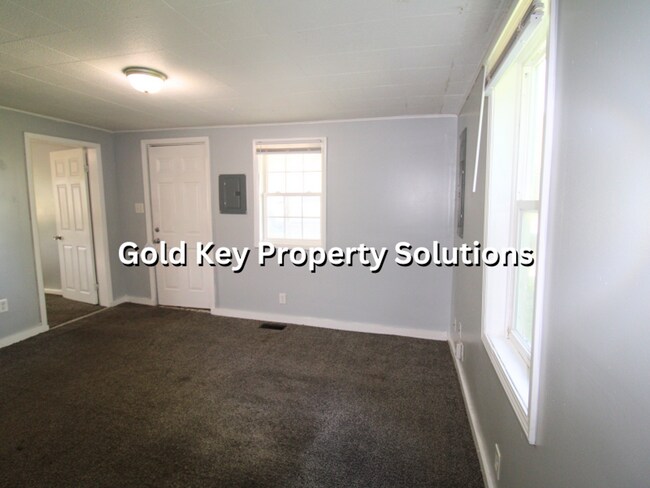 Building Photo - MUNCIE 3 BR 1 BA House with Central Air (NO SECTION 8)