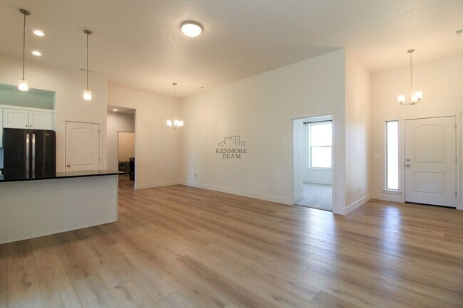 Foto del edificio - 4 Bedroom, 2 Bath Home in Richland