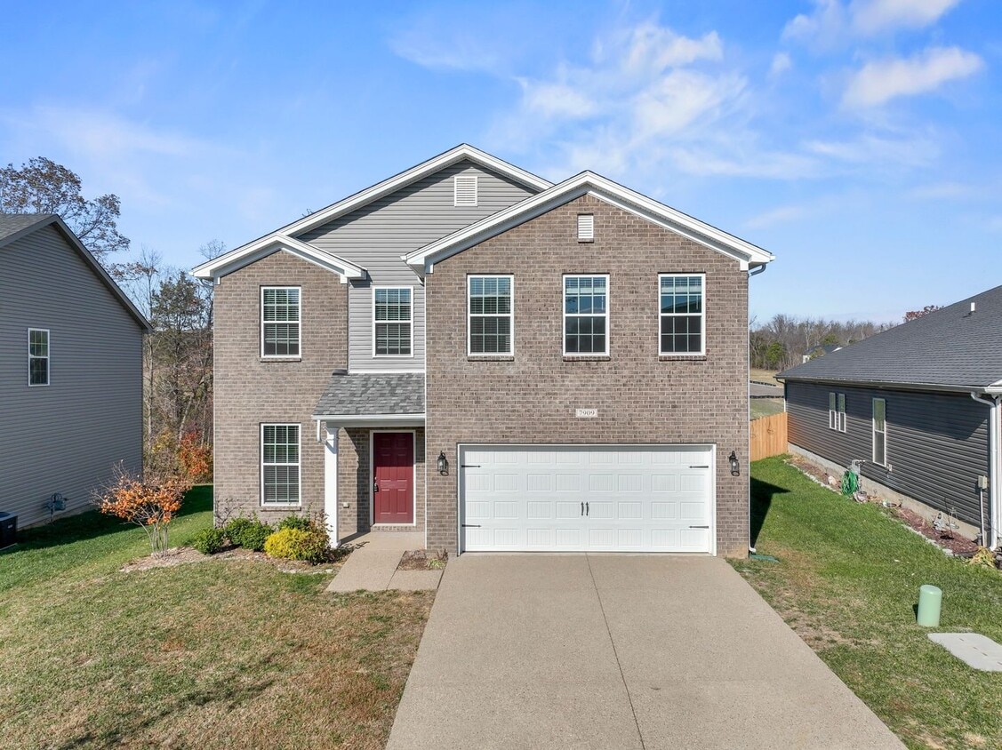 Stunning 4-Bedroom Home with Serene Pond Views - Stunning 4-Bedroom Home with Serene Pond Views